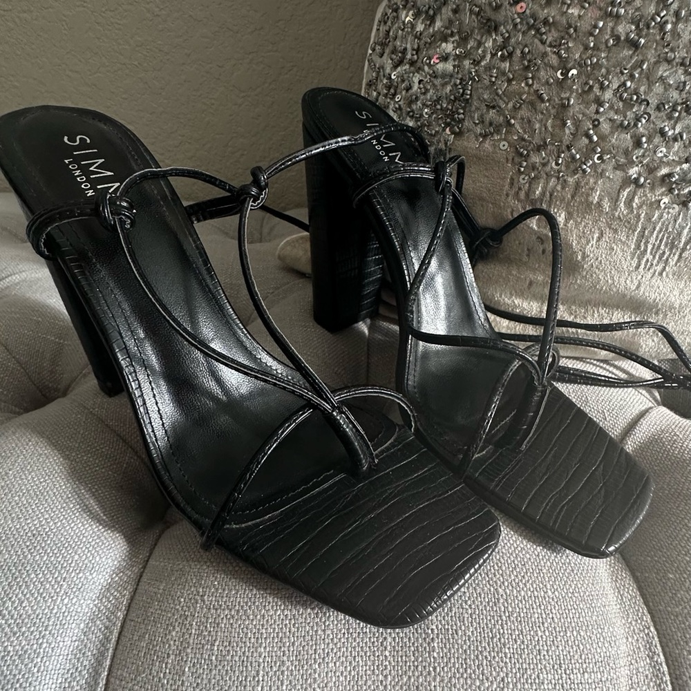 🔥 Simmi London Strappy Heels